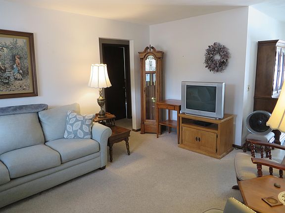 2nd image of 3931-3933 Beacon Ct
