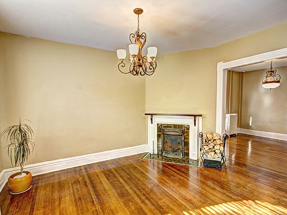 3rd image of 165 W Byers Pl