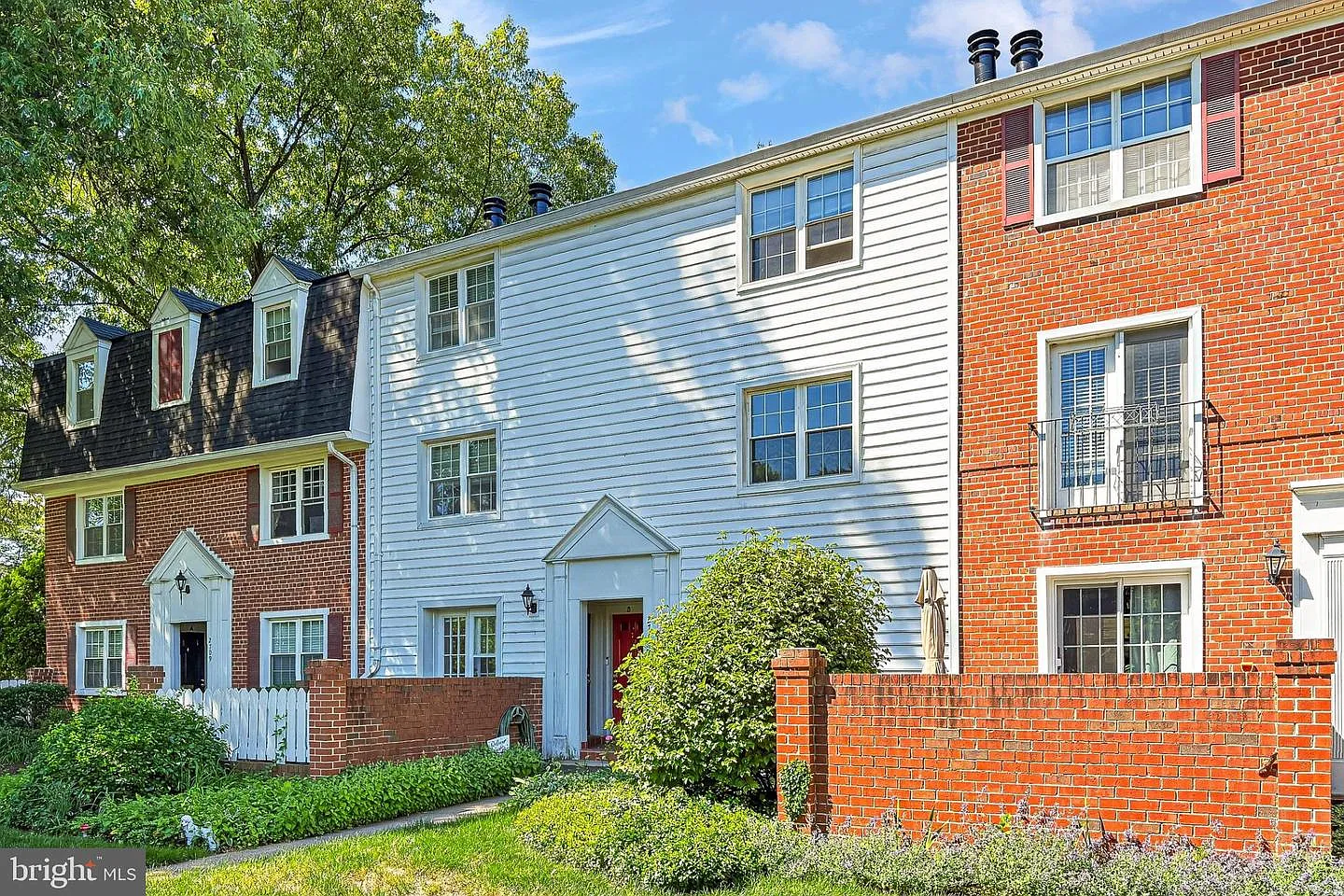 2 bed, 1.0 bath, 810 sqft, $2,400 — Photo 2