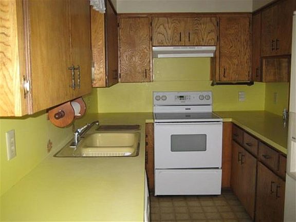 2nd image of 145 Lakeview Dr