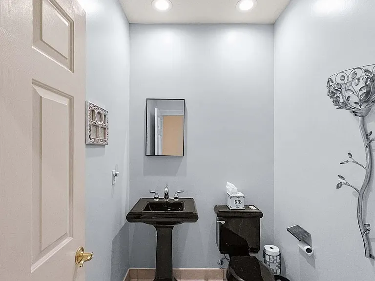5058 Glenville Dr — Photo 26