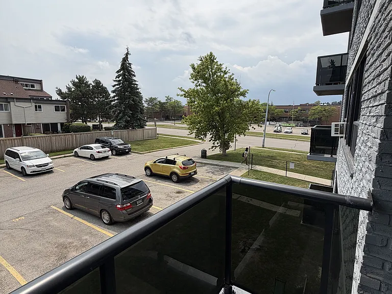 147 Wellington St W #202 — Photo 22