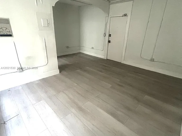 967 SW 5th St #10 — Photo 2