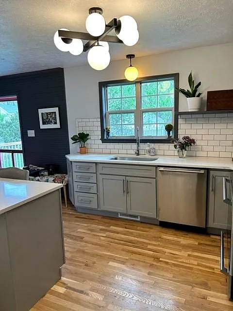 4 bed, 2000 sqft, $2,200 — Photo 4
