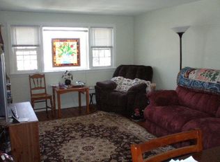 217 Roslyn Rd APT 2, Mineola, NY 11501