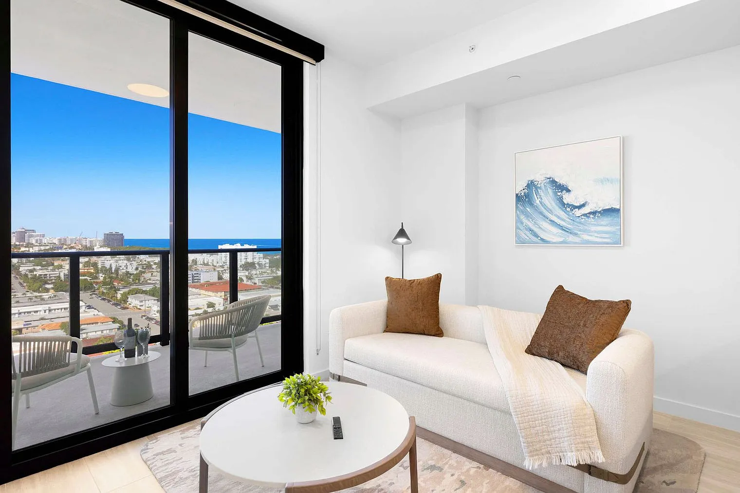 1 bed, 1.0 bath, 990 sqft, $4,587 — Photo 1