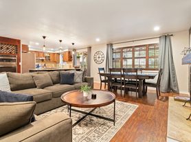65010 E Mountain Meadow Ln, Rhododendron, OR