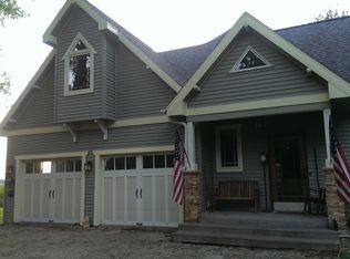 4982 Hickory Ct, Elkhorn, WI 53121
