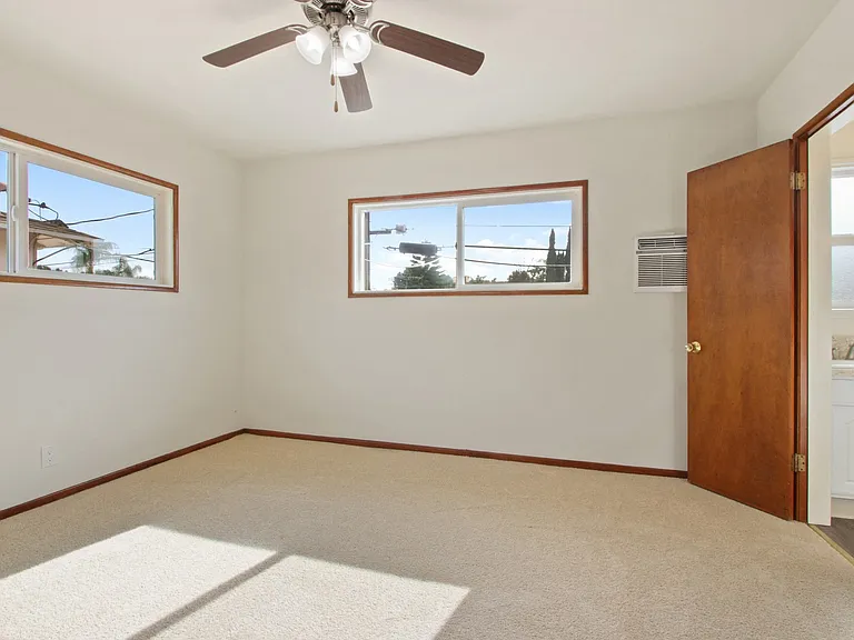 12224-34 Chandler Blvd — Photo 28