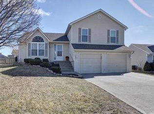 8723 N Paris Ave, Kansas City, MO 64153