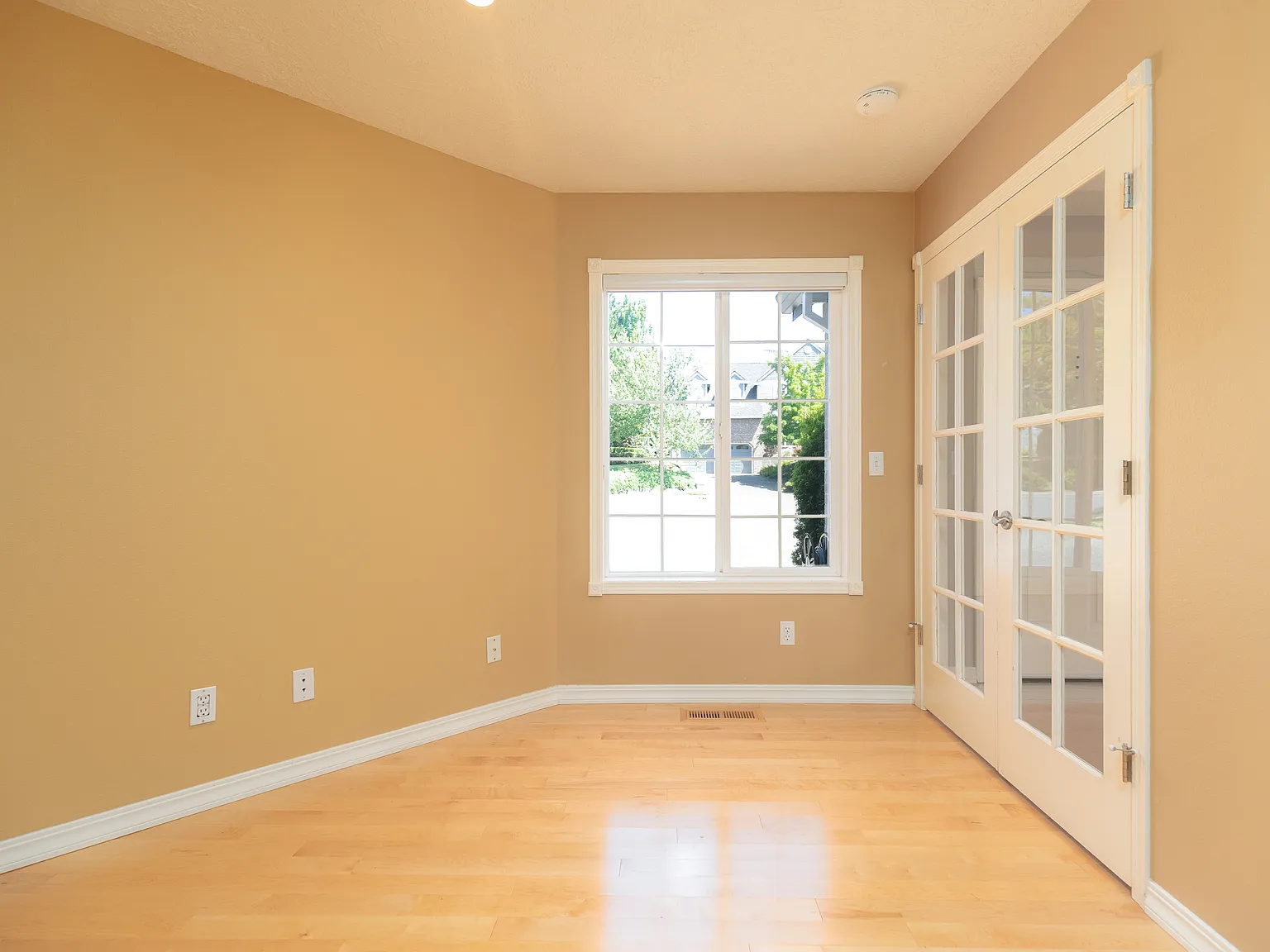 4 bed, 2321 sqft, $3,500 — Photo 4