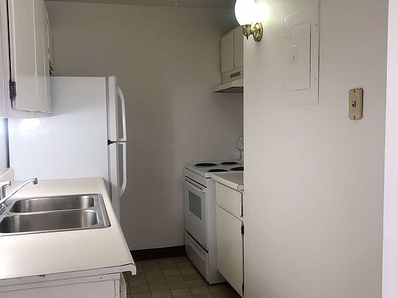 5th image of 2837 Somerville Dr #B