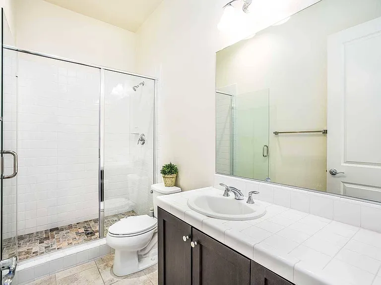 38 Torosa — Photo 24