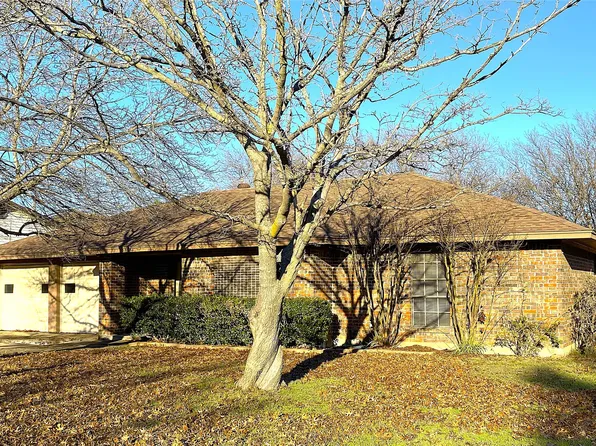 1015 Sproles Dr, Benbrook, TX 76126
