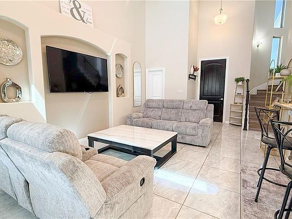 2nd image of 1904 E Ridgeway Cir