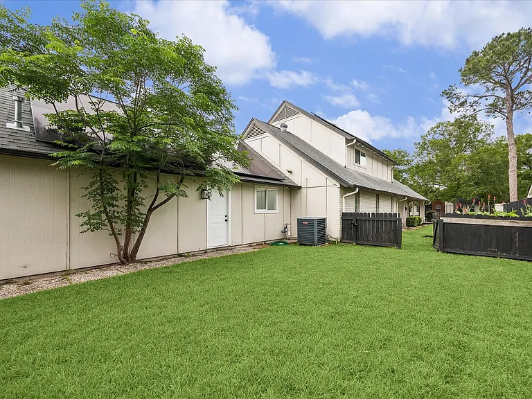10602 Riverview Dr — Photo 42