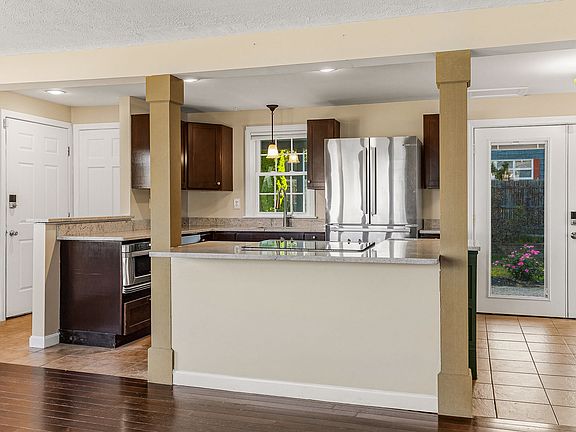 4th image of 70 Meadow Rd