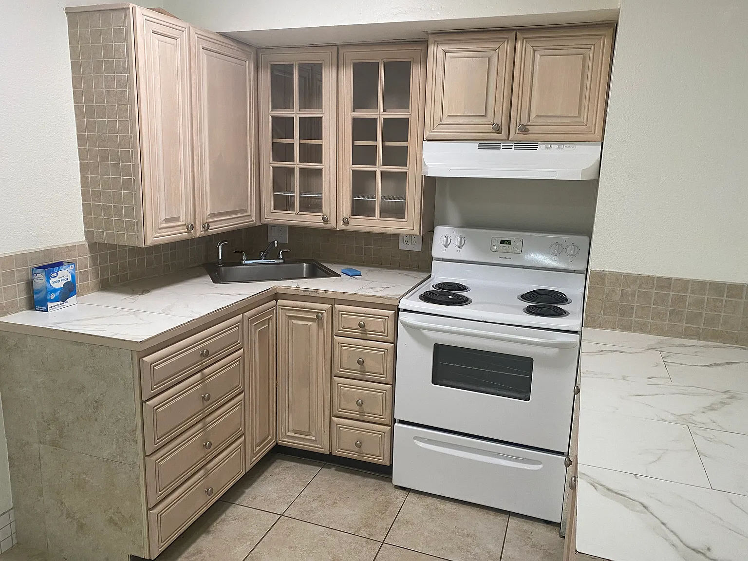 2 bed, 775 sqft, $1,900 — Photo 1