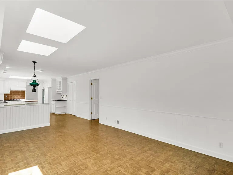 1064 Westridge Ave — Photo 17