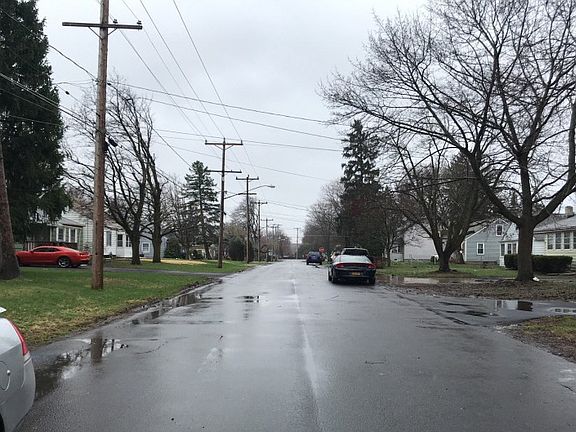 4th image of 210 Plymouth Ave
