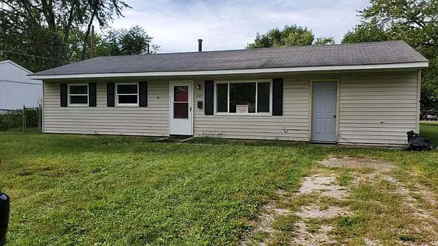 2424 E High St photo 1