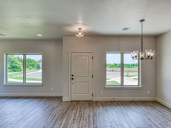 4th image of 8101 Solare Pl