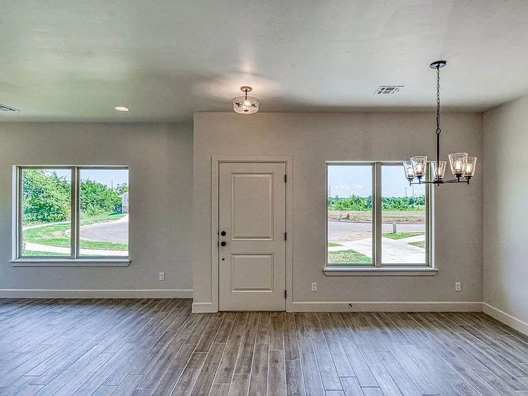 8101 Solare Pl — Photo 4