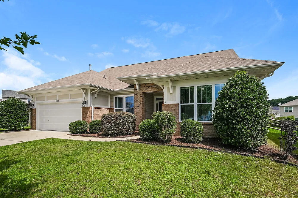 3 bed, 3.5 bath, 2691 sqft, $2,405 — Photo 4