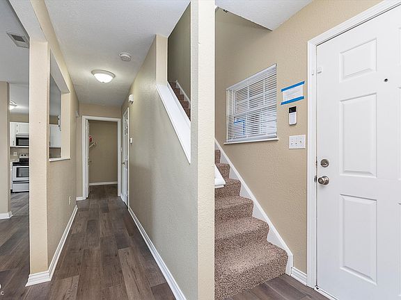 3rd image of 3915 Planewood Dr