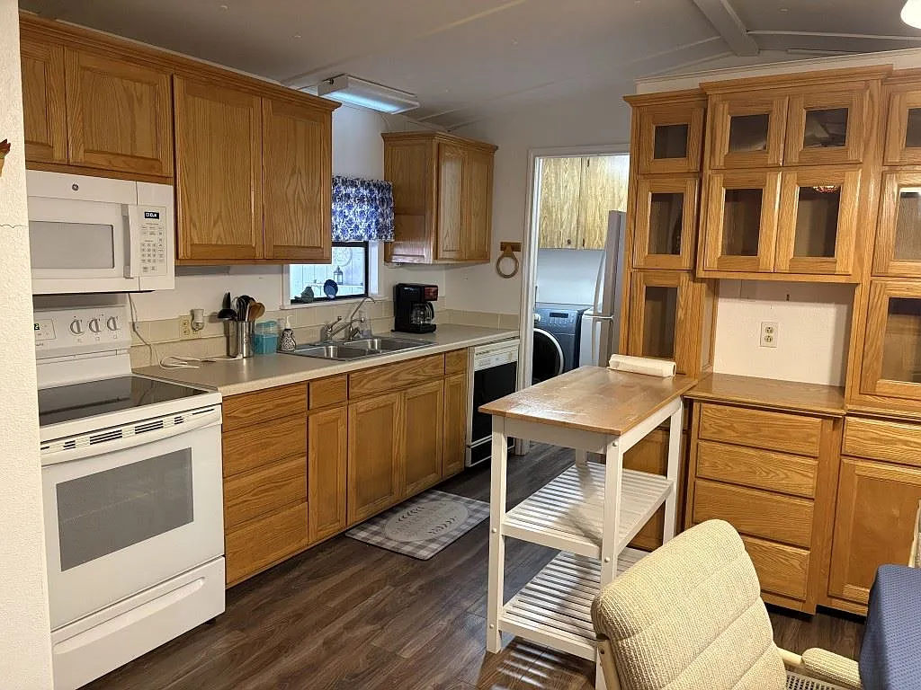1501 S Airport Dr — Photo 3