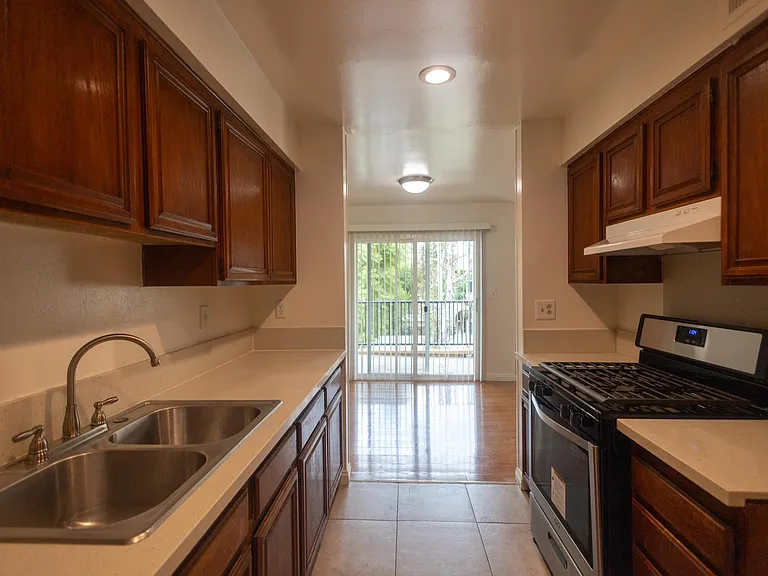 Blaine Garden Apartment Homes — Photo 10