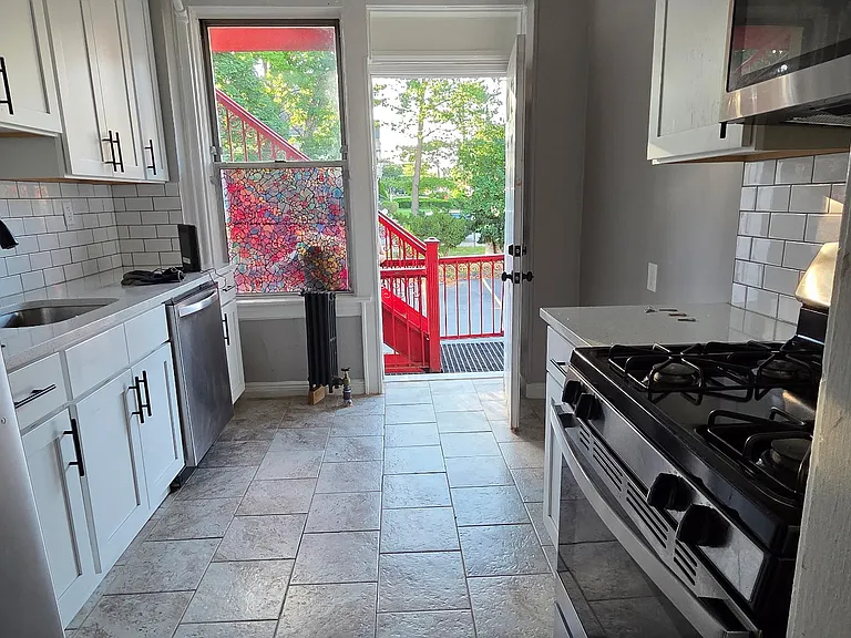 45 Linden St #1 — Photo 2