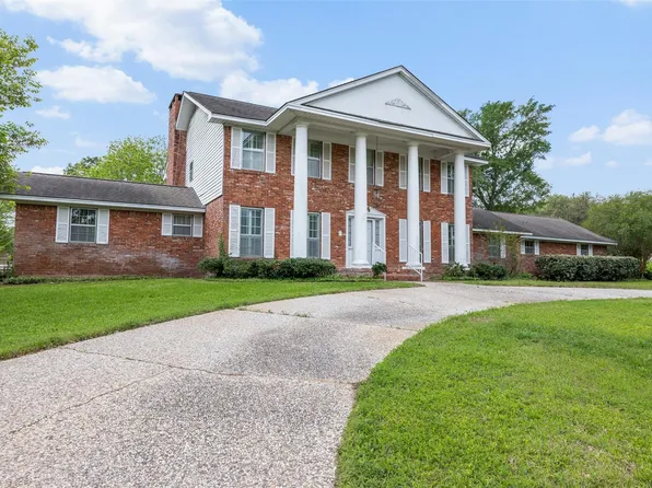 301 Cedar Cir, Brenham, TX 77833