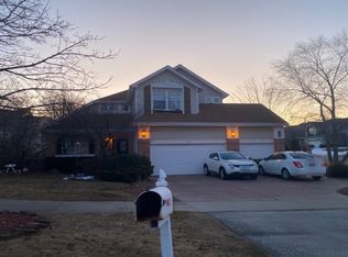 401 Farmwood Ct, Round Lake, IL 60073