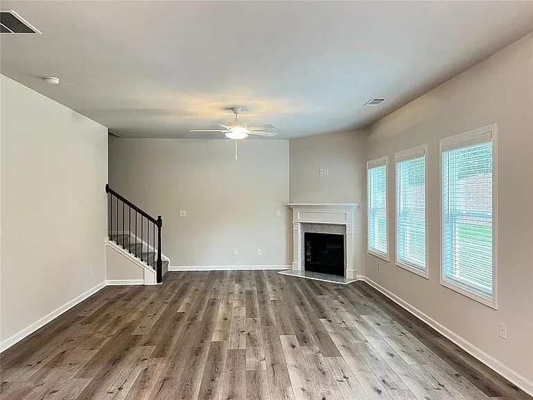 274 Fox Creek Dr — Photo 3