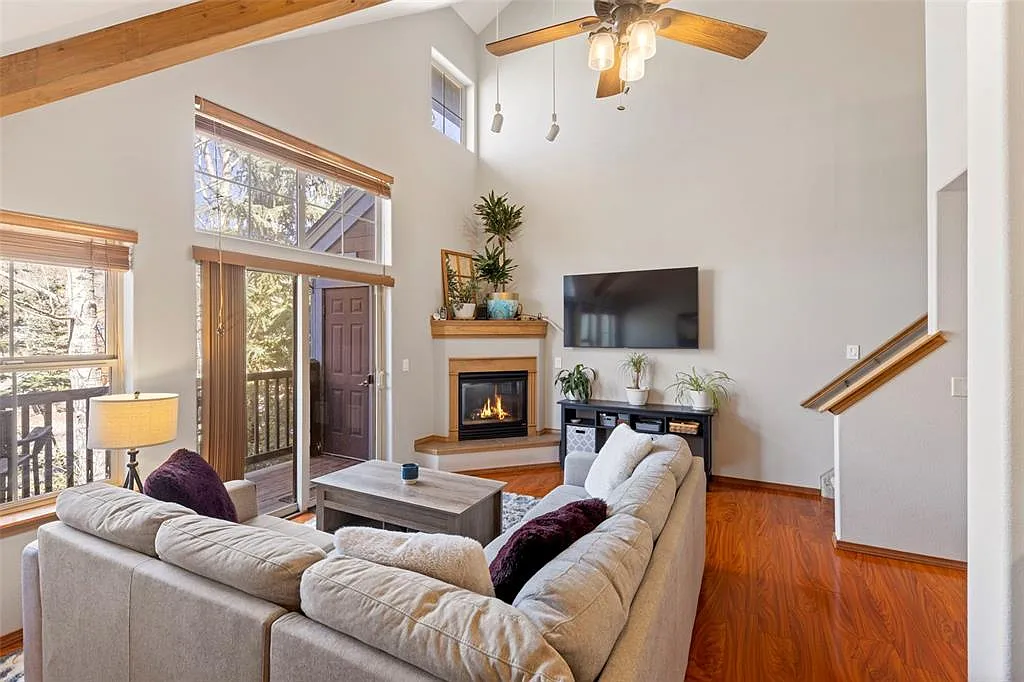 2 bed, 1254 sqft, $3,900 — Photo 1