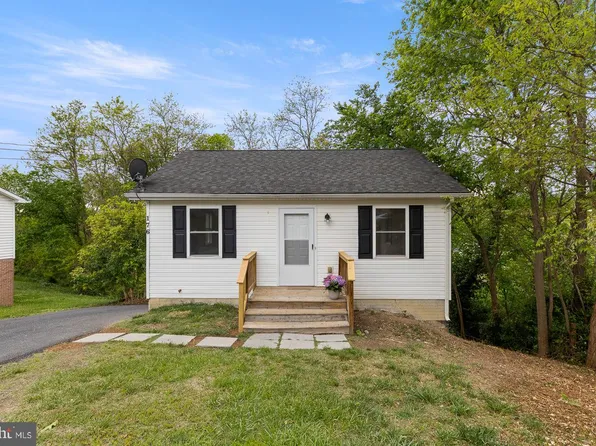 176 N Place Ln, Strasburg, VA 22657