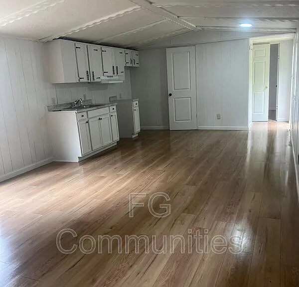 304 Coleman Rd — Photo 2
