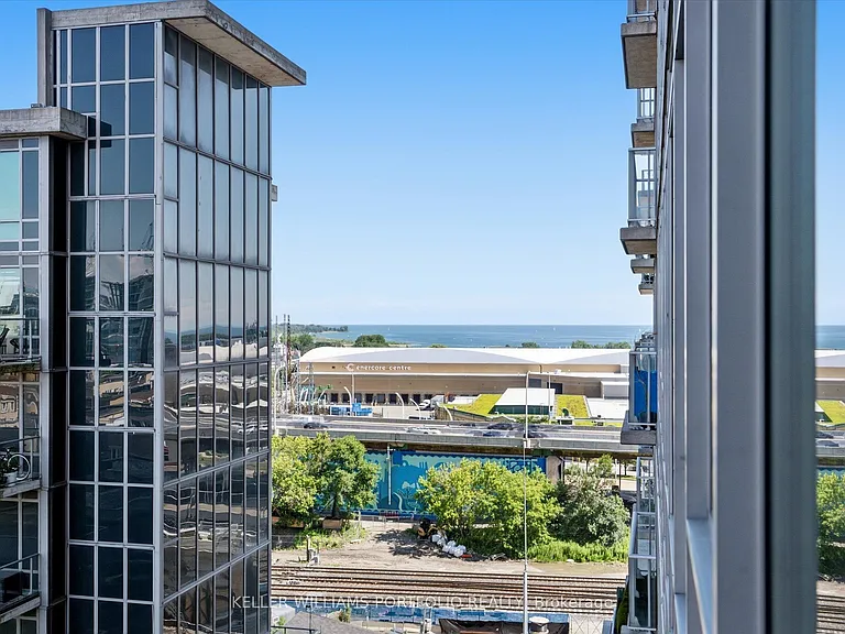 59 E Liberty St #911 — Photo 33