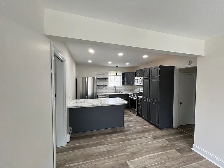 23124 Grove St — Photo 3