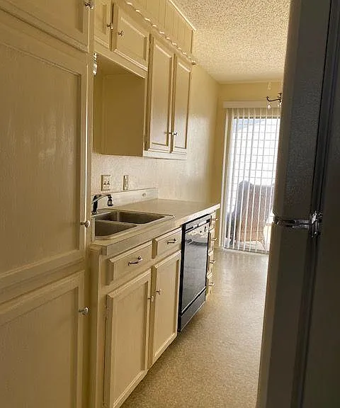 5836 Locke Ave #200 — Photo 8