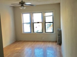 5220 S Harper Ave APT 301, Chicago, IL 60615