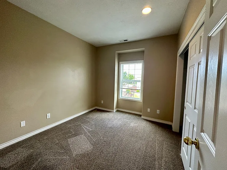 483 Yellowstone Dr S — Photo 20