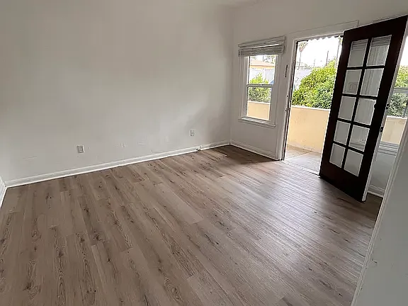 Studio, 400 sqft, $1,595 — Photo 3