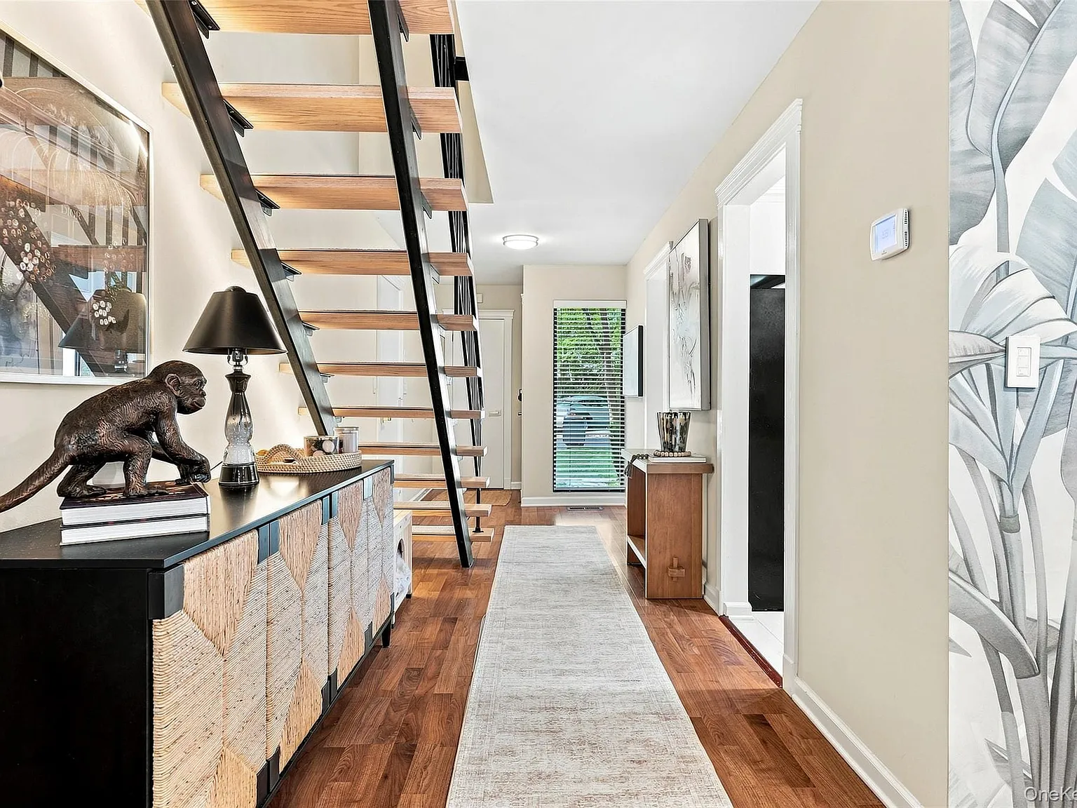 3 bed, 2.5 bath, 1930 sqft, $8,900 — Photo 2