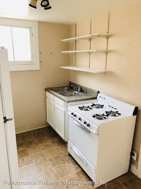 2nd image of 1444 N Clarkson St APT 3