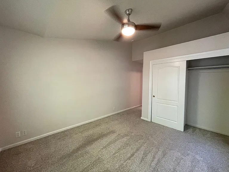 Exceptionally Spacious and Modernized 2x2 Townhouse w/Garage and Washer/Dryer Hookups! — Photo 30