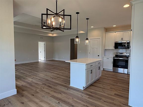 5th image of 837 Temple Way