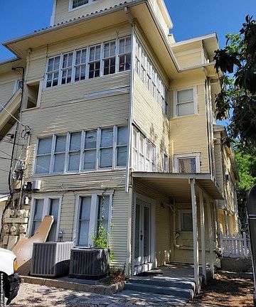 5th image of 130 E Craig Pl #1