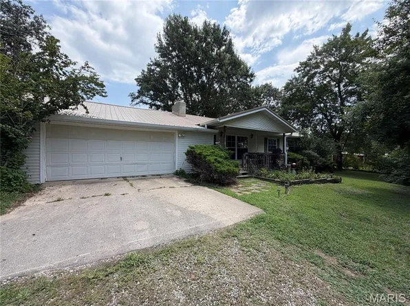 24688 McClurg Dr, Lebanon, MO 65536